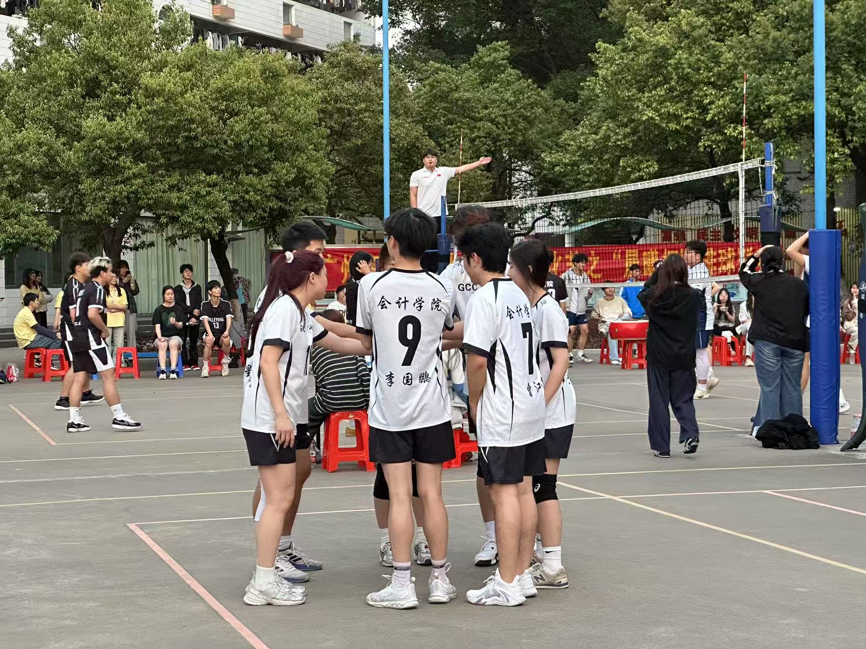 运动员们的加油鼓励.jpg