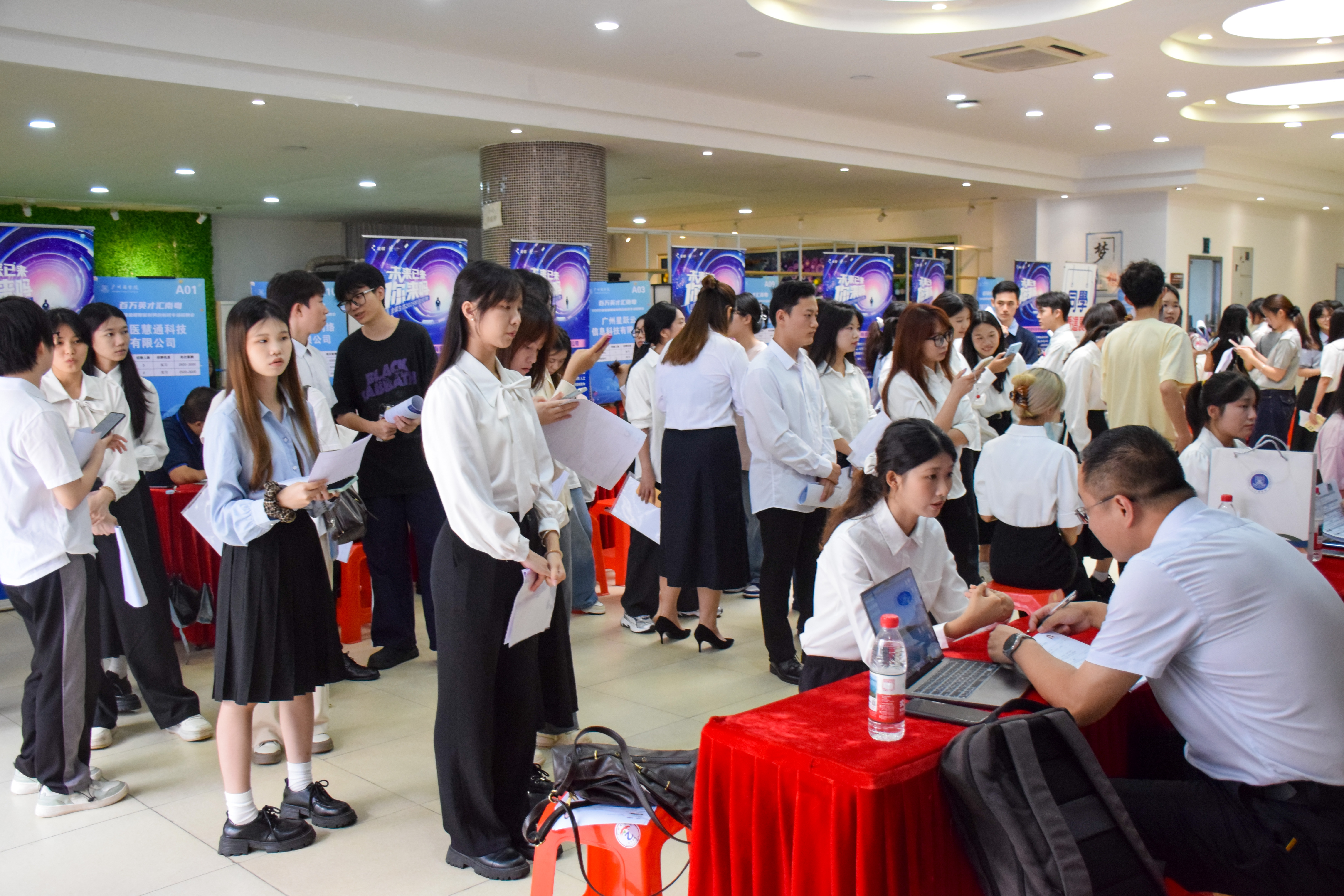 用友招聘会3.jpg