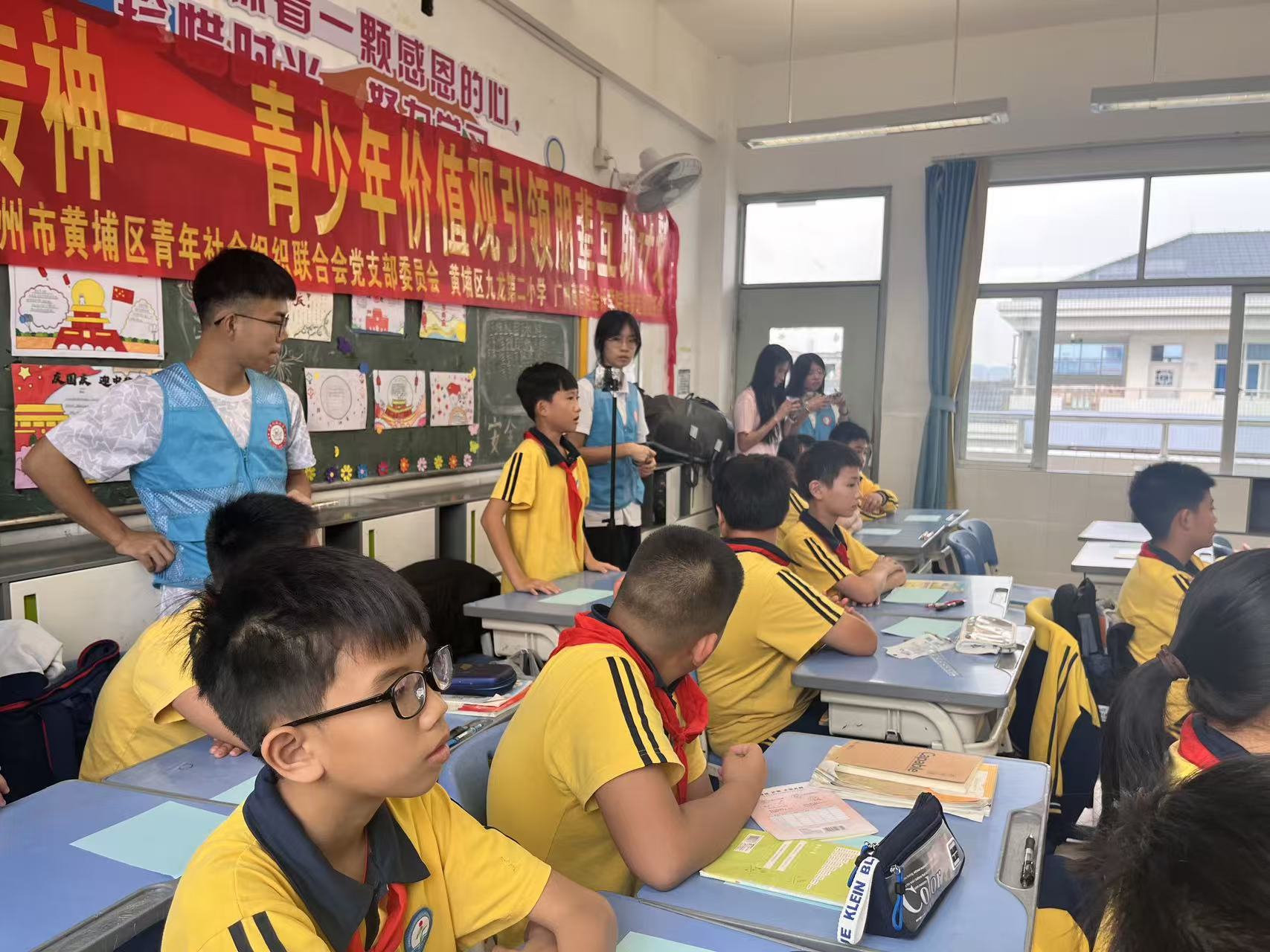 3.协助维护课堂秩序.jpg