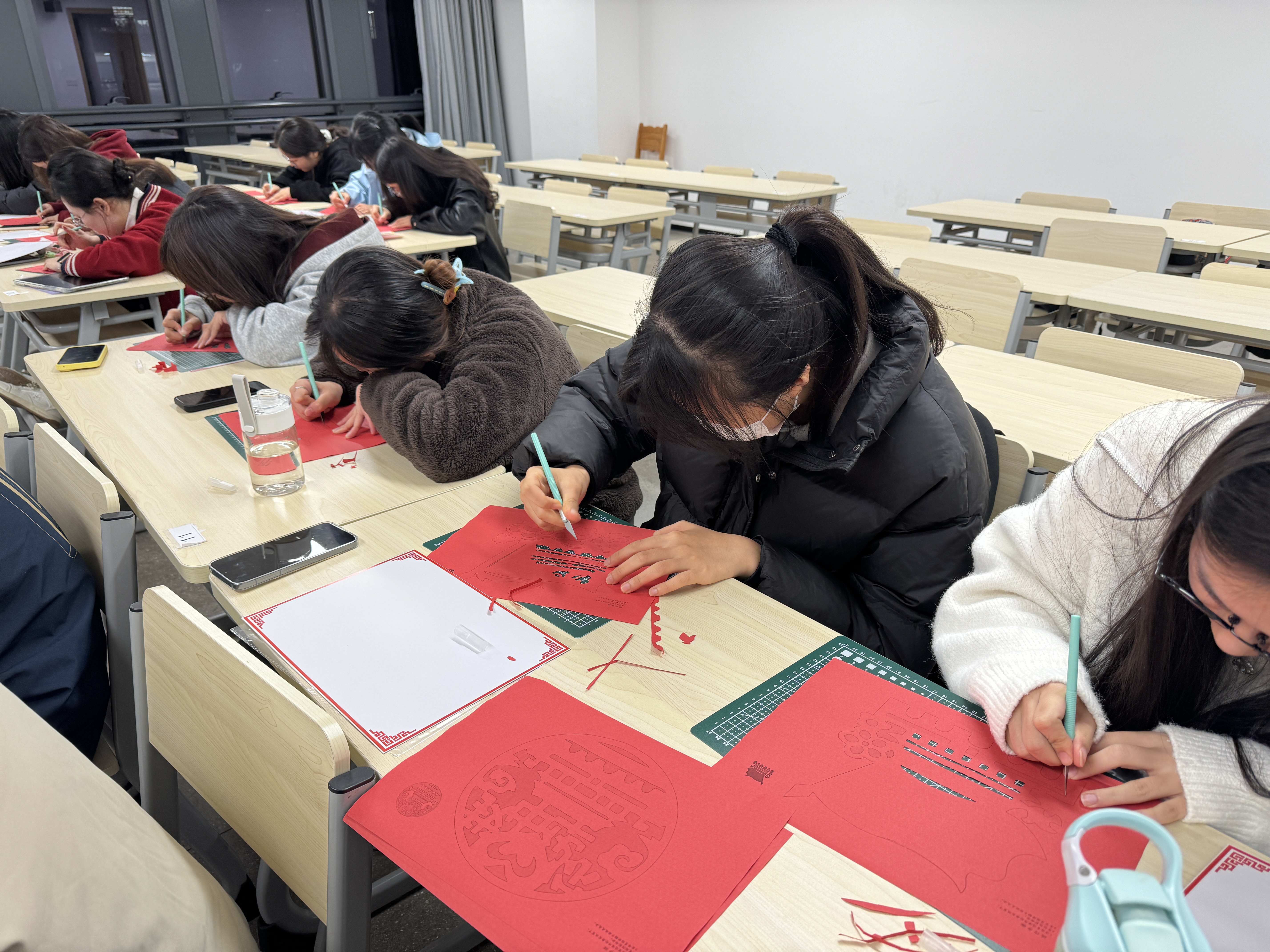 6.剪纸活动.jpg