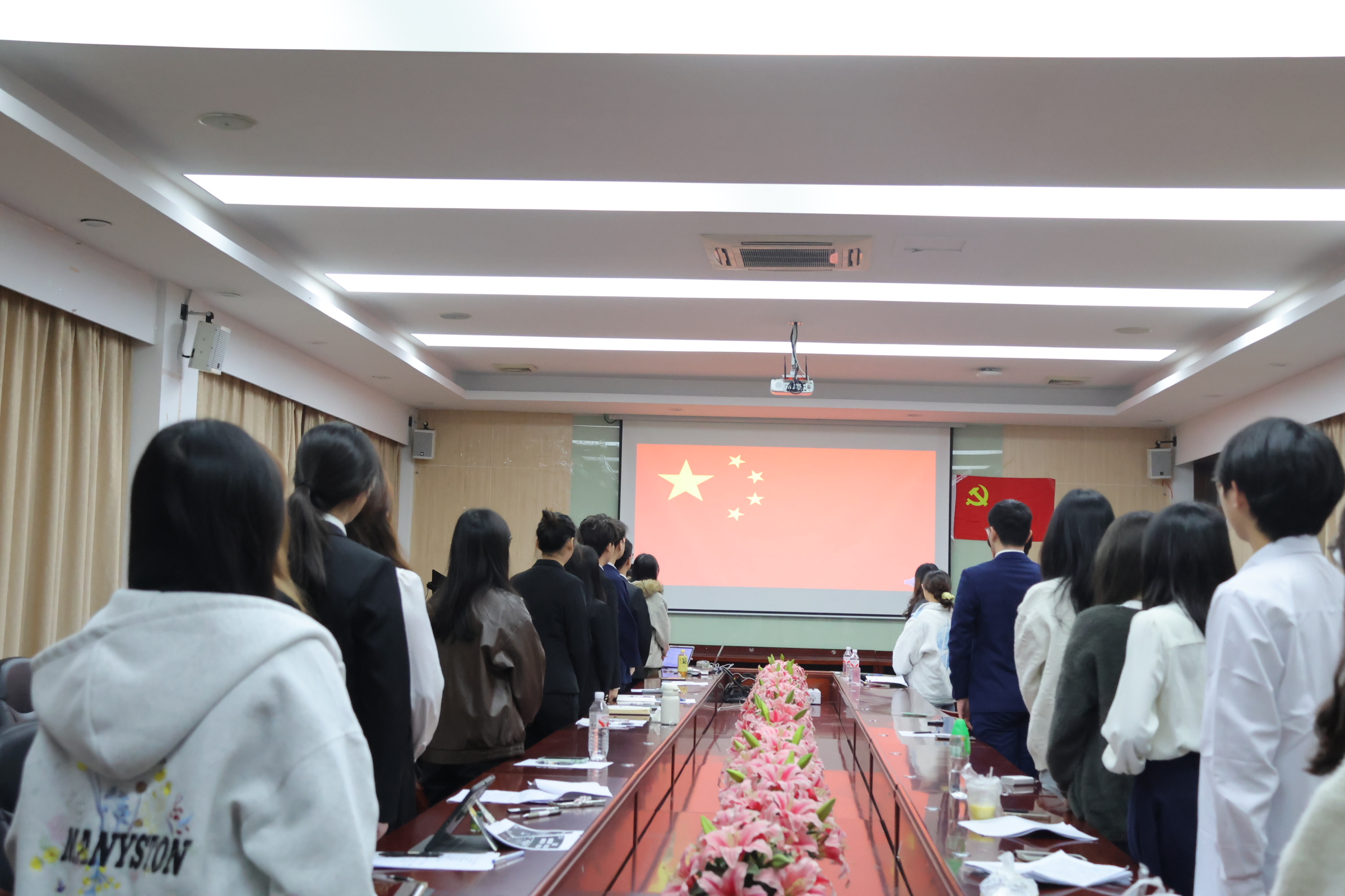 1.奏唱国歌.jpg