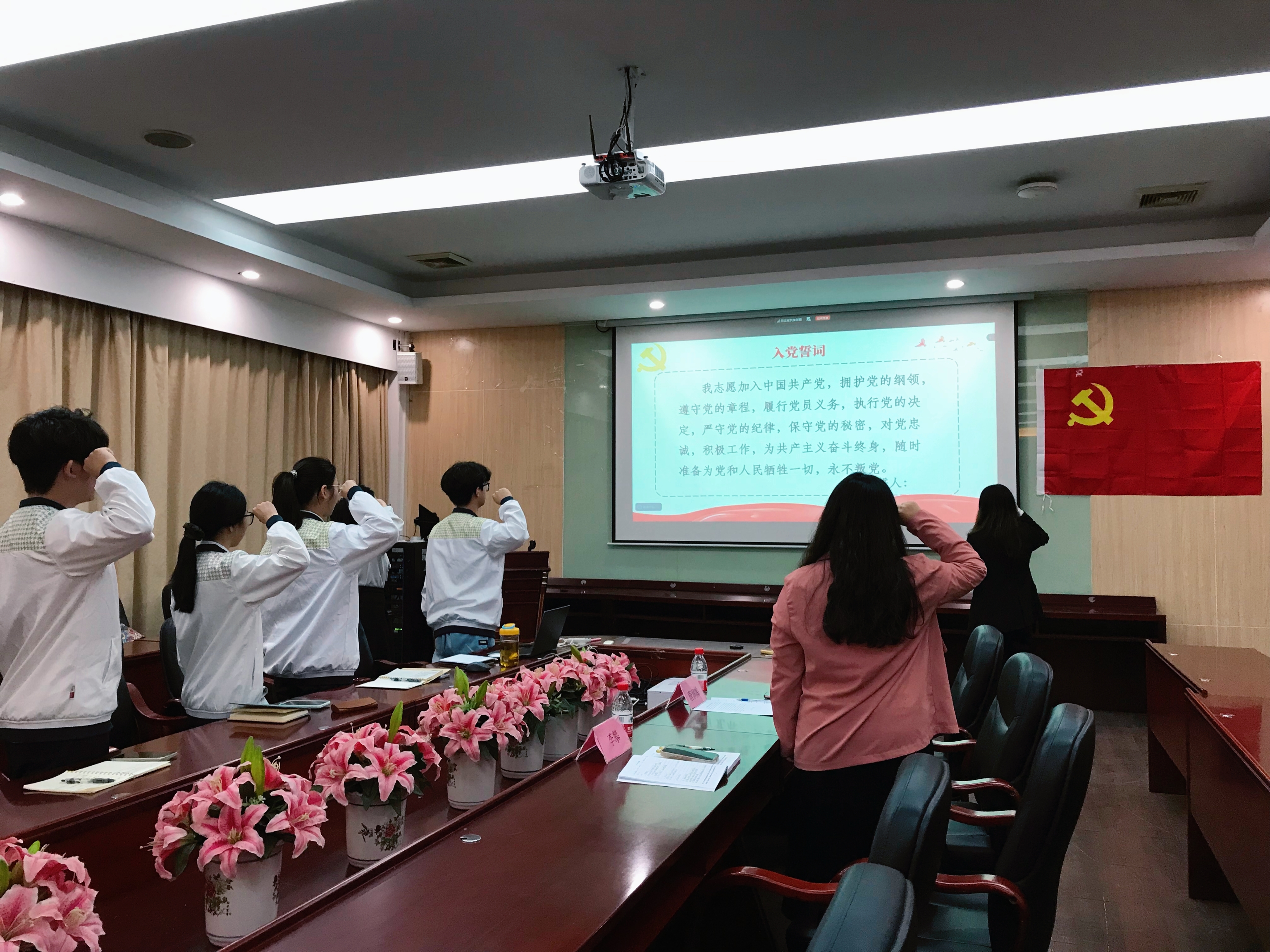 10.重温入党誓词.jpg
